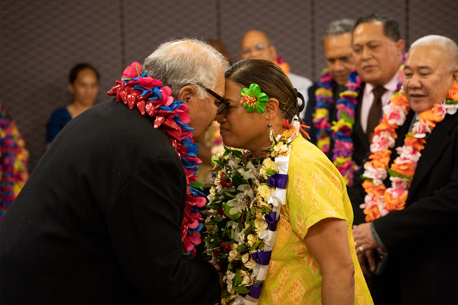 Aiolupotea Sina and Wira Gardiner hongi