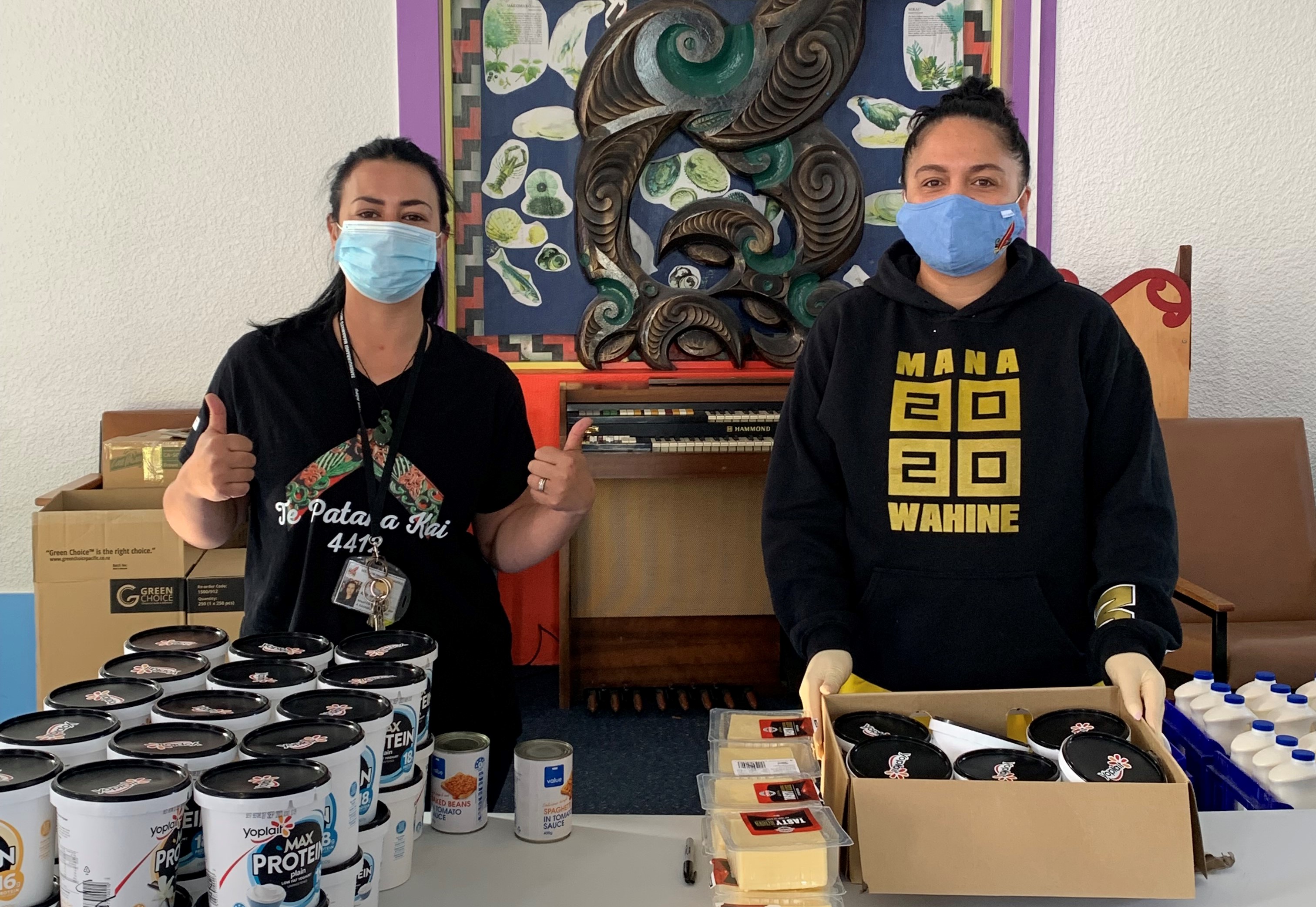 Te Pātaka Kai 4412 volunteers prepare food for people during lockdown